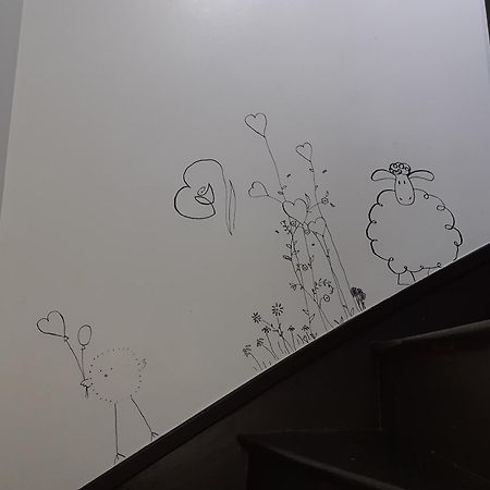 L'Artistique, 4 Lits, 2 Chambres, Stationnement Gratuit, Spacieux, Atypique Amiens Exterior photo
